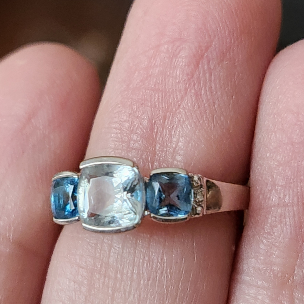 10k Gold Ring With Blue Topaz And Diamond